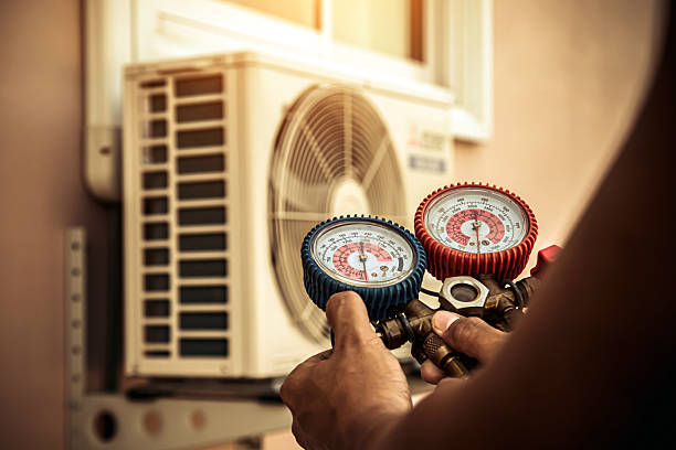 Professional Hvac technician working in Bay City, MI